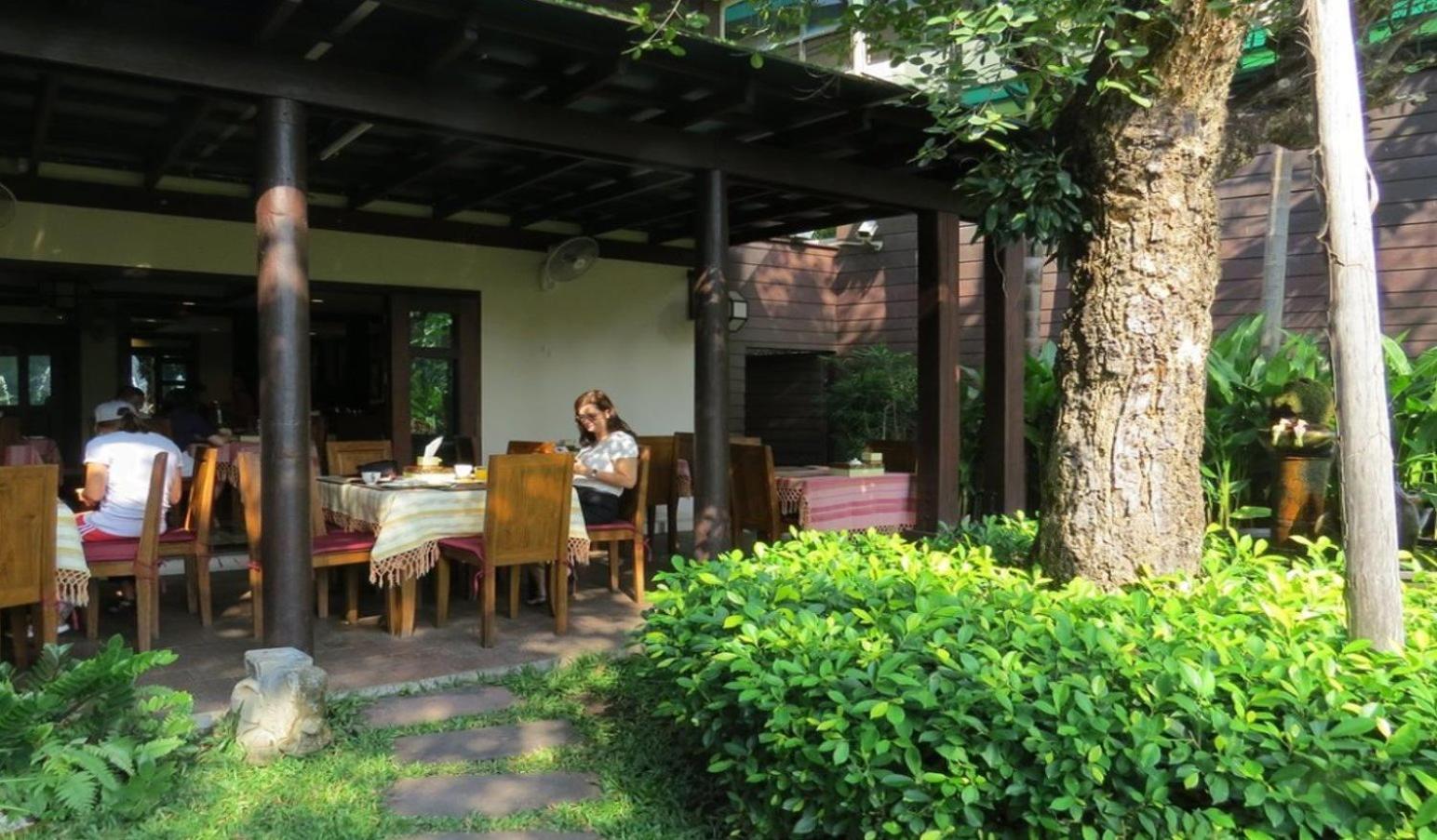 Viang Thapae Resort Chiang Mai Exteriör bild